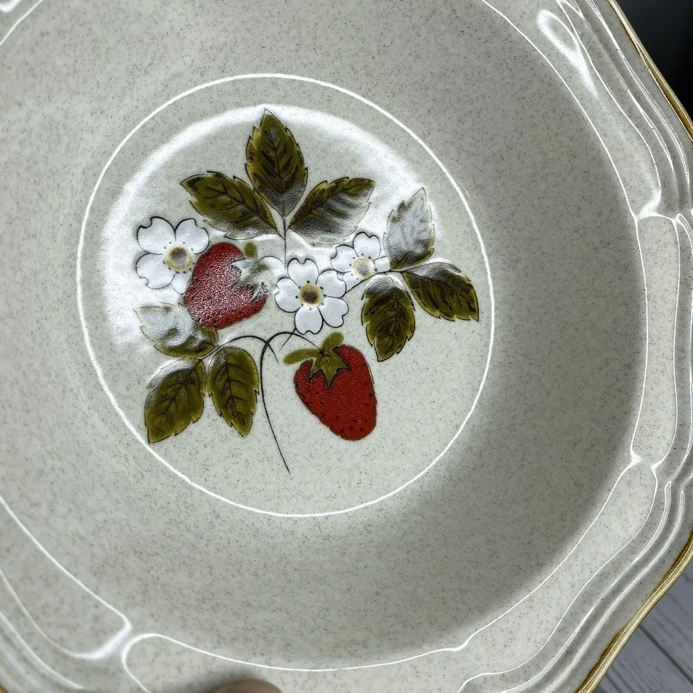 Vintage Mikasa Strawberry Festival‎ Vegetable Serving Bowl 9 7/8